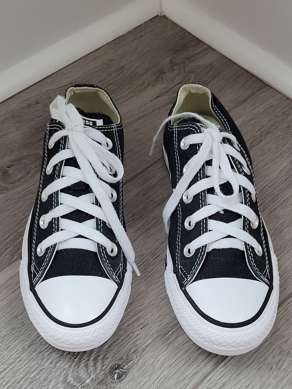Converse Chuck Taylor All Star Black Canvas Sneakers Size 6